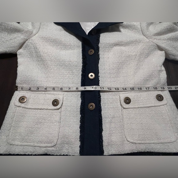 C.L.O.T.H.E.S Chanel White Blazer w/ Denim Frayed Trim    Size 14 - Picture 6 of 10